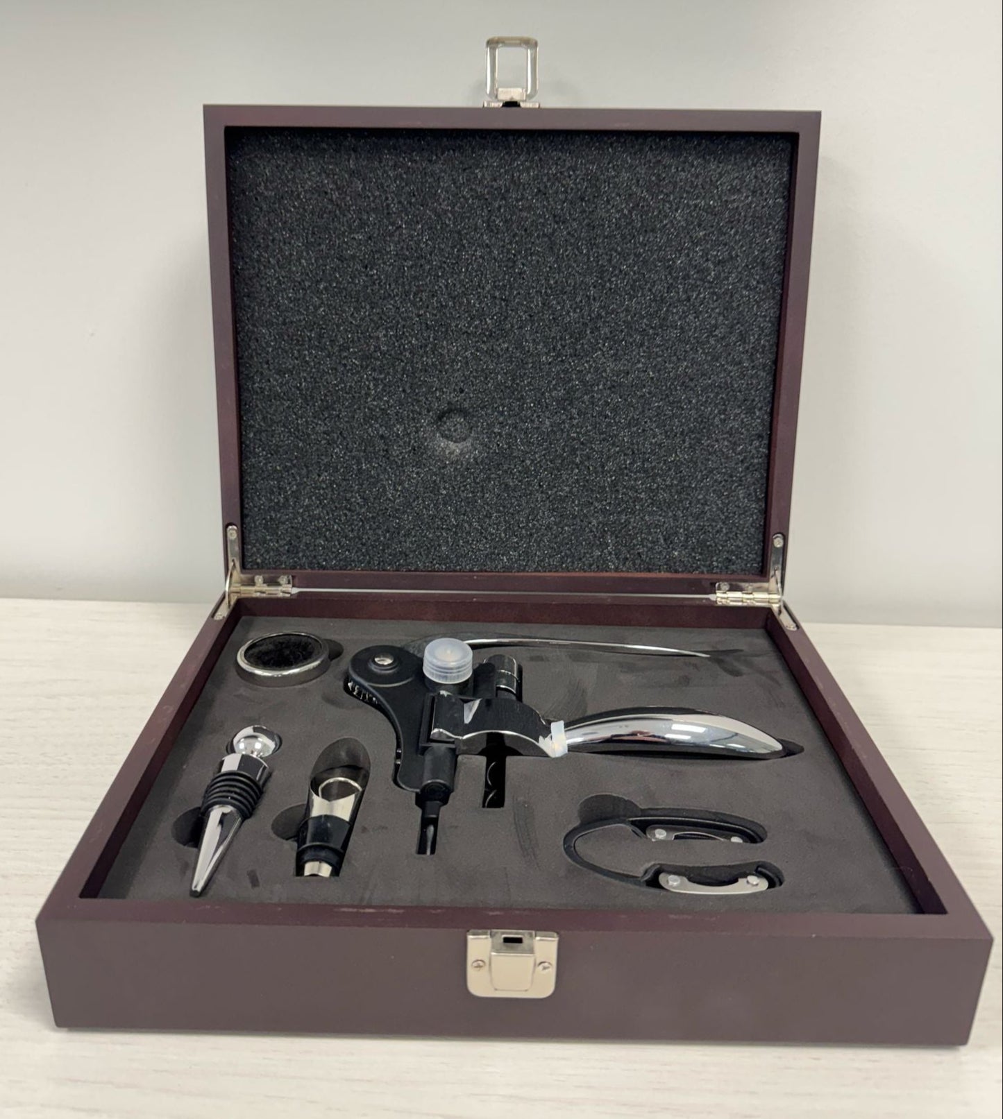 024 - Wine Accessories Set