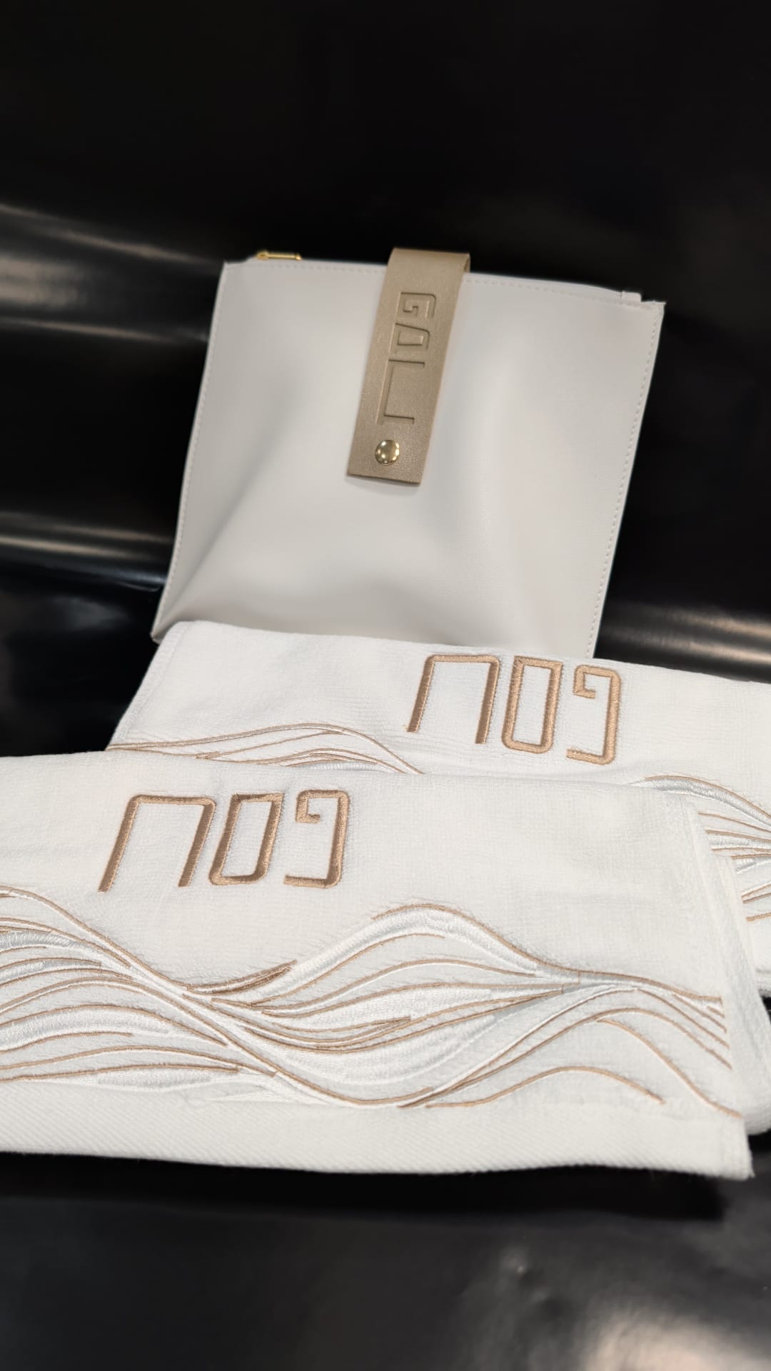 094 - Leather Afikomen Bag with 2 Pesach Towels