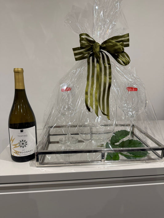 117 - Set of 4 wine crystal glasses with decanter and bottle of wine